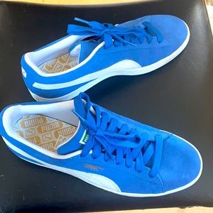 Men’s blue suede puma sneakers